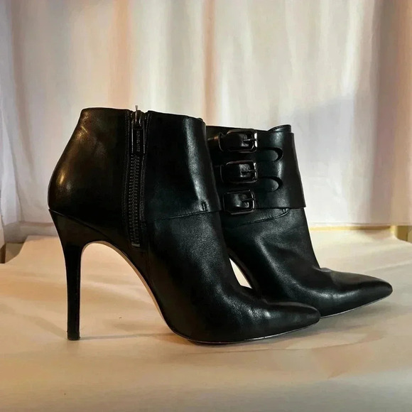 Michael Kors Shoes - EUC MICHAEL KORS ANKLE BOOT BLK SZ 6M LEATHER 3 BUCKLE ZIPPER 3 IN STILETTO